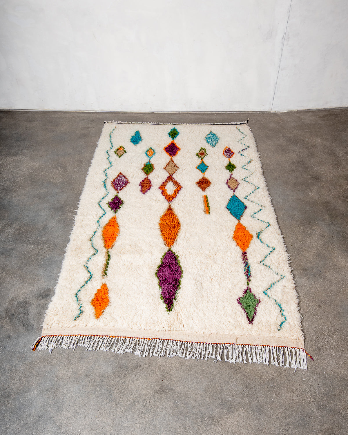 Modern designer handcrafted Berber rug from Morocco. Azilal rug with beautiful colors and patterns. Made of sheep’s wool and colourful cotton.